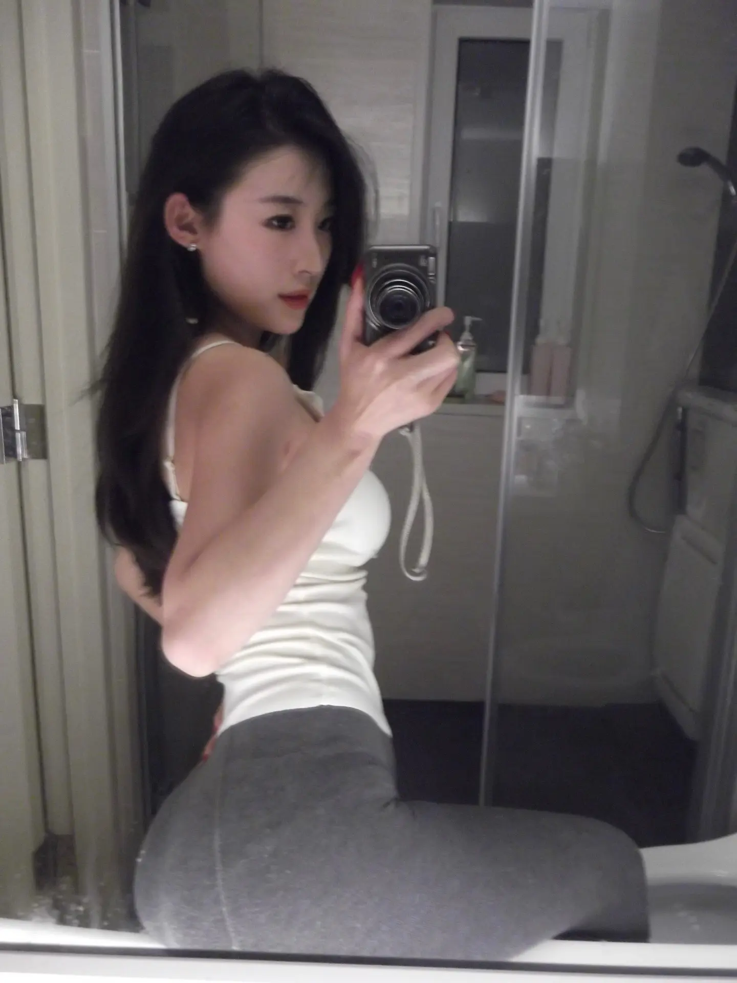 贫瘠土地里开出的娇艳花朵都有毒