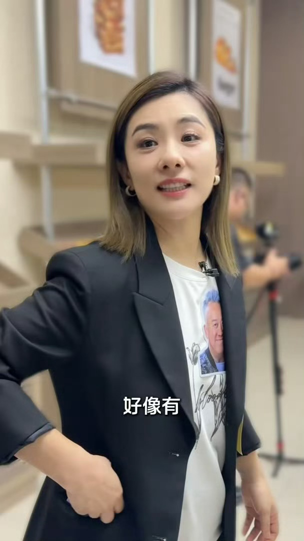 刘璇帮工作人员追星刘涛最戳我的是她“忙前忙后”那个细节，不是随口答应敷衍一下，是