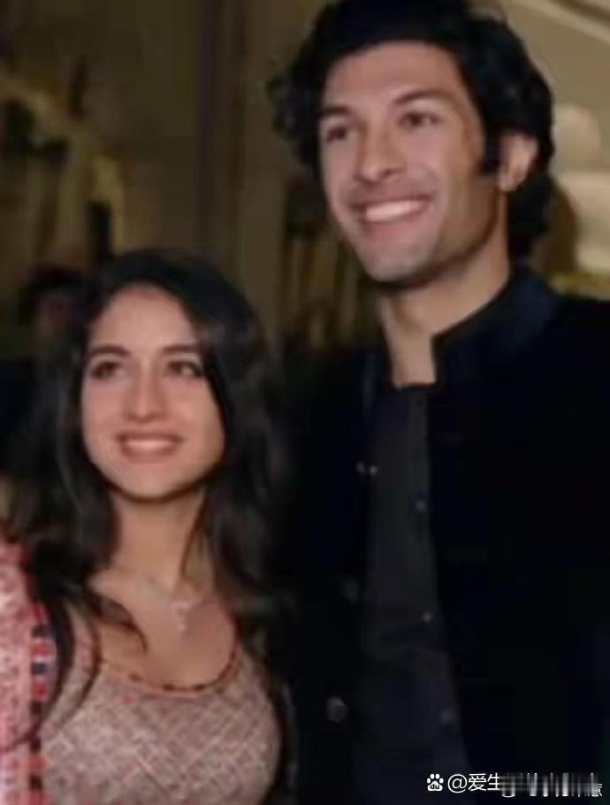 拉迪卡，一位印度婆罗门美女，前任男友瘦且帅但经济拮据；现任则是印度首富最宠爱的小