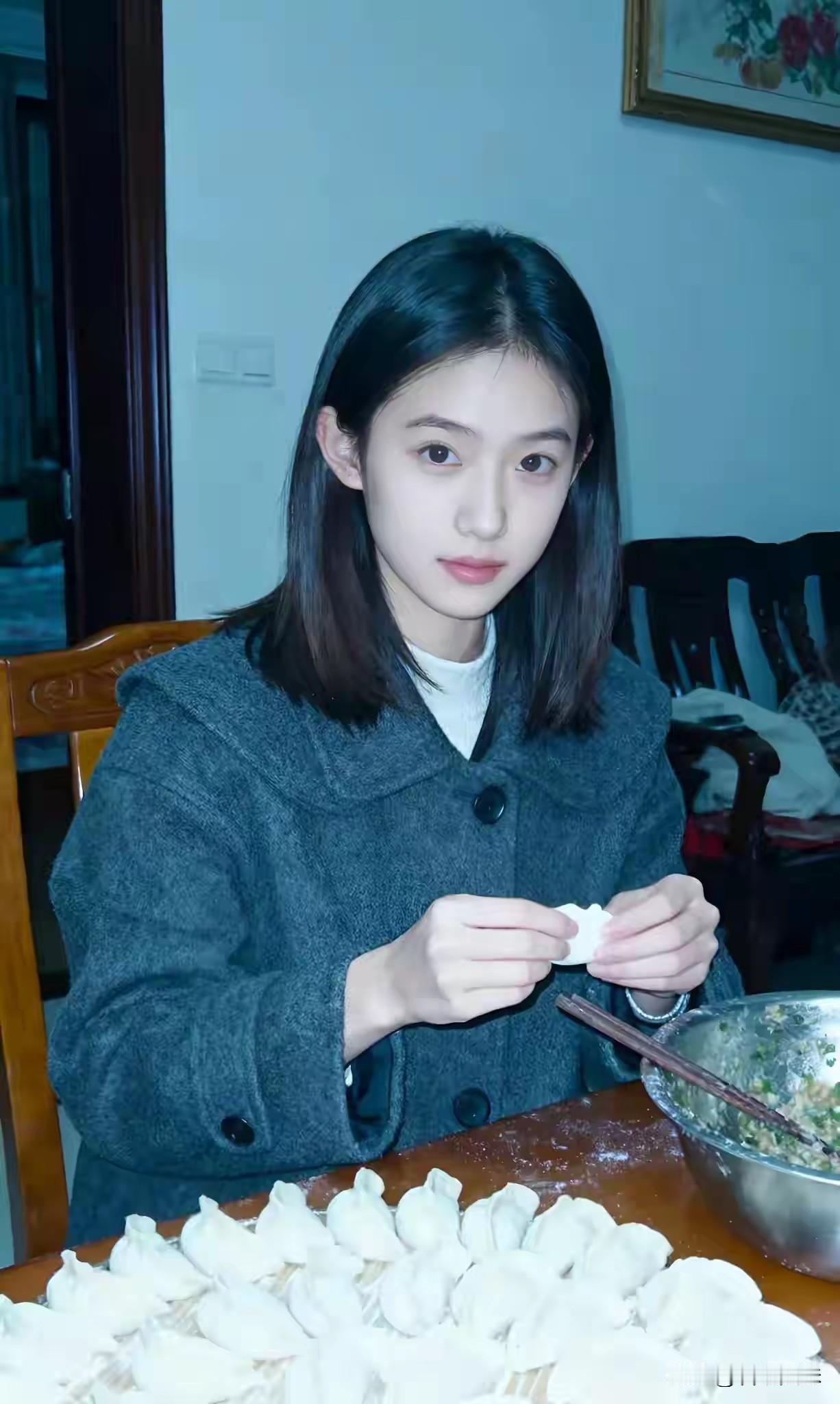 人情的开路的剑，也是自缚的茧。