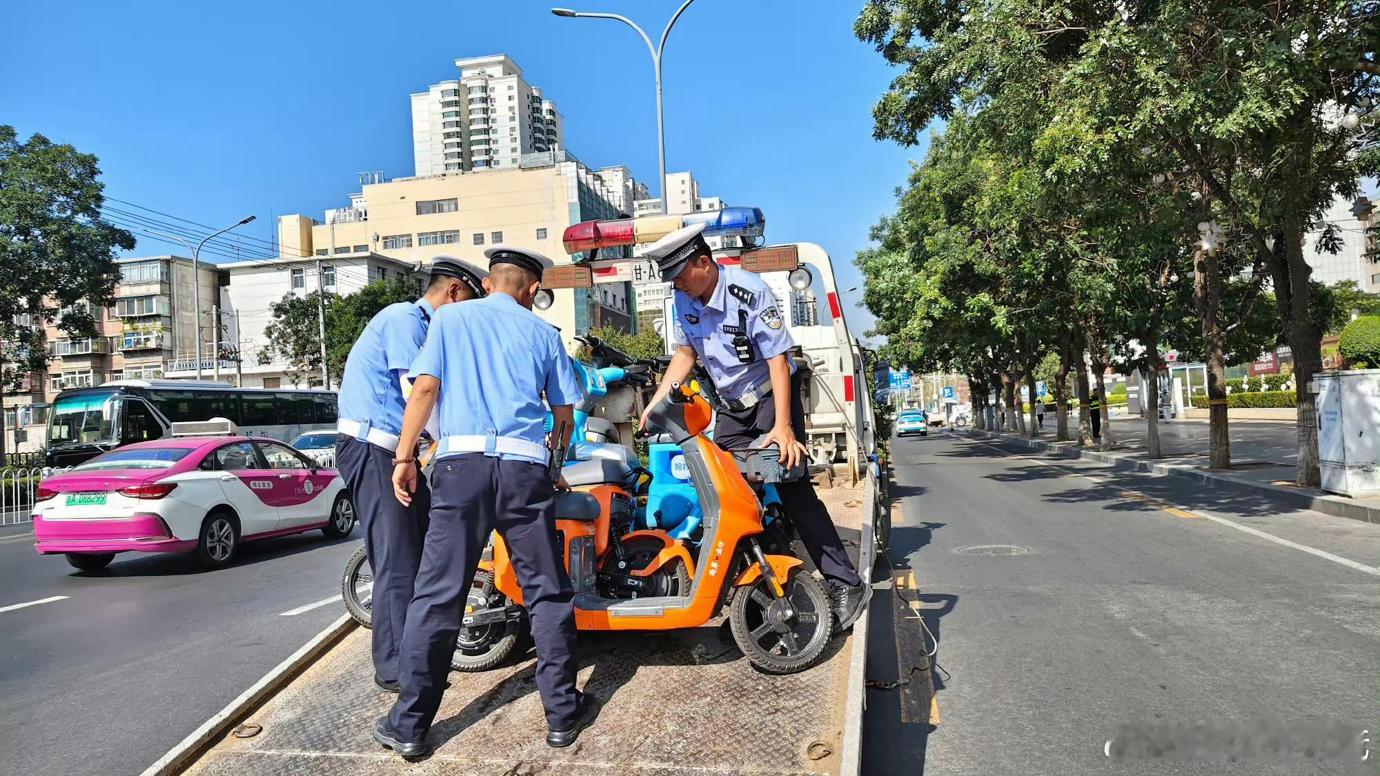 兰州七里河交警整治骑行乱象 整治不是终点，而是长效治理的起点。近日，兰州七里河交