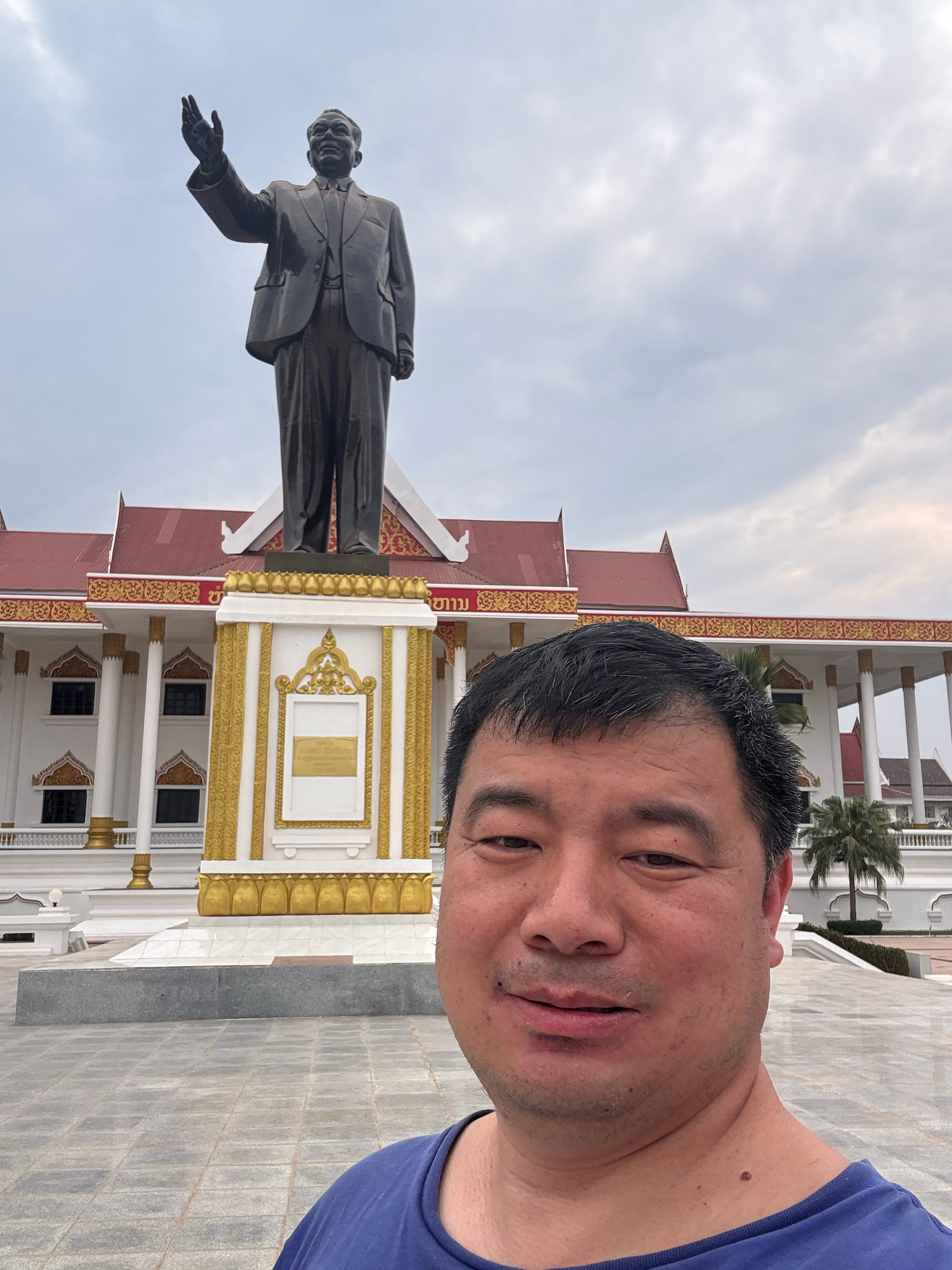 老王在老挝思考随着中国AI的发展社会主义国家有可能率先实现每周两天工作制老挝处处