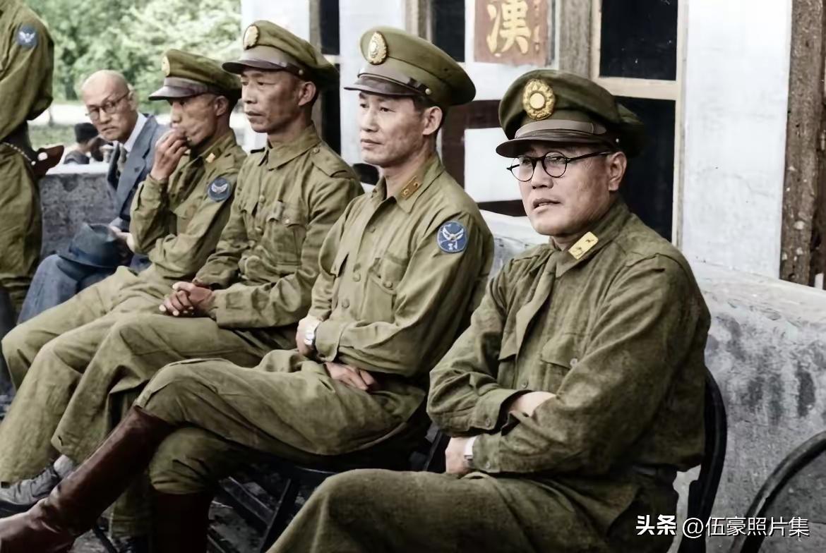 廖耀湘比较罕见的一张照片，照片中他佩戴着显眼的中将领章，实际铨叙军衔却只是骑兵上