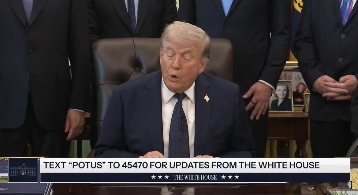 特朗普表示伊朗目前群龙无首

特朗普：伊朗想要达成协议，我们也一直在和他们对话，