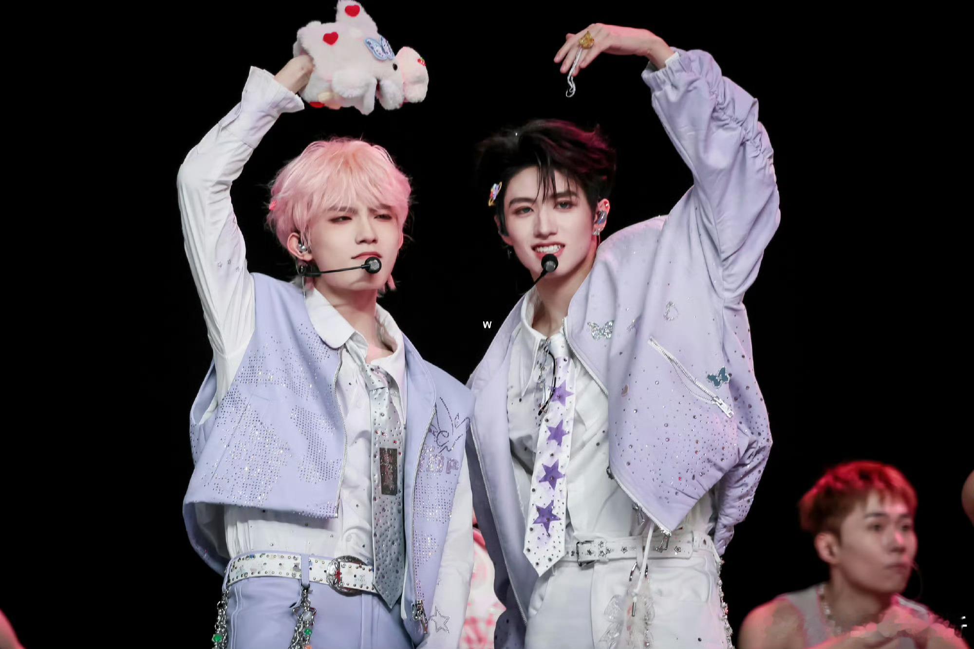 朱志鑫苏新皓我一定会为你转身 朱志鑫苏新皓《罗生门》这一转身，宿命感像个小尾巴，