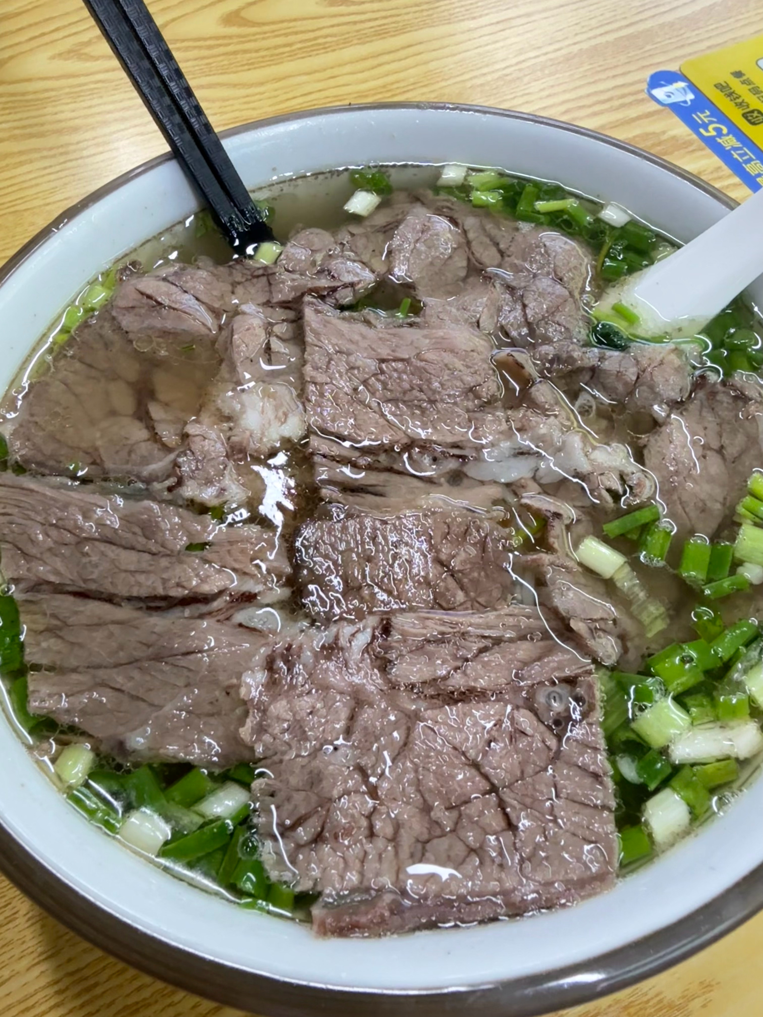 你们晚上吃什么？今天股票涨了一点吃面都敢加肉了