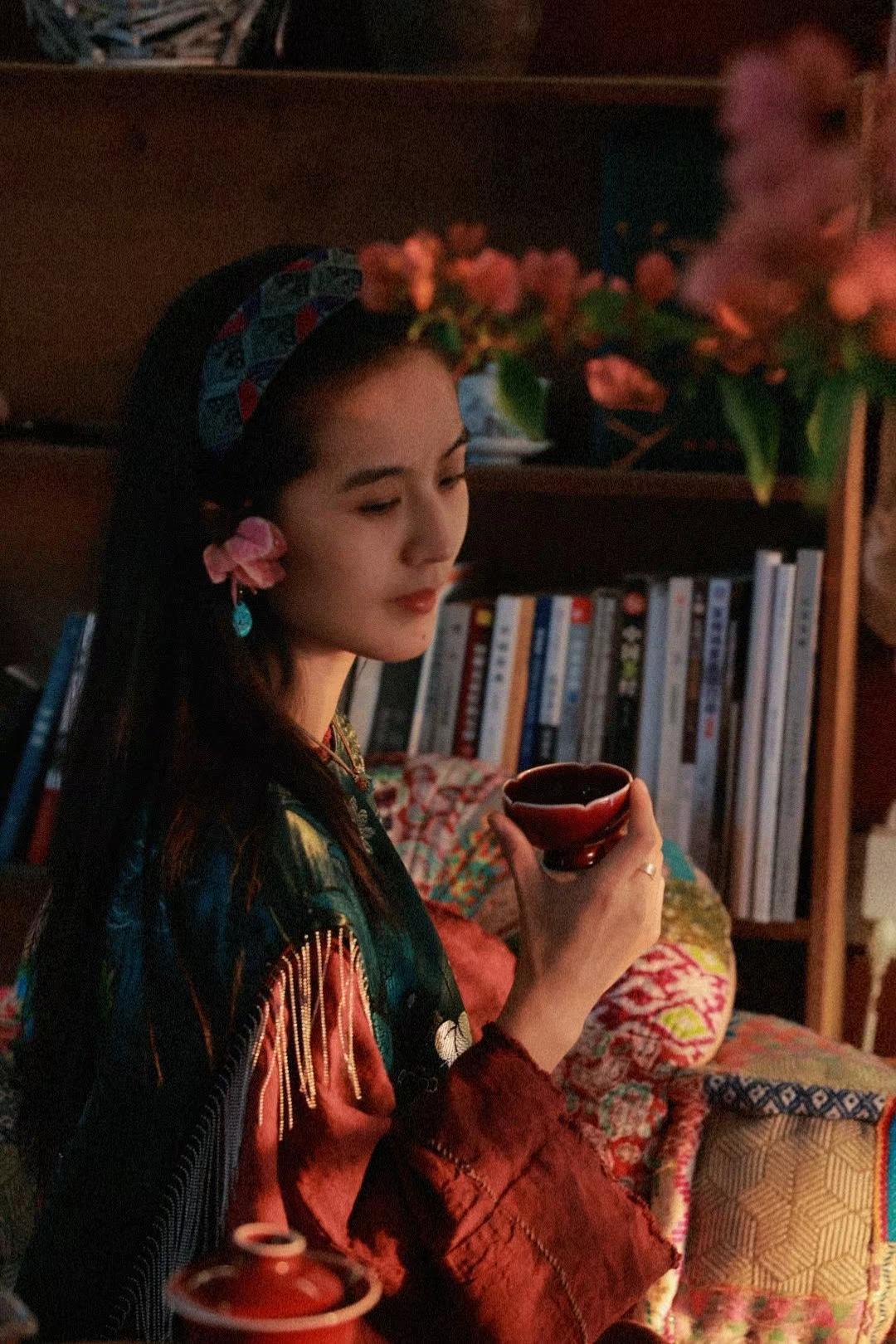 在花团锦簇的日子里不求被爱因为我会千次万次爱上我自己穿搭个性 茶空间空间美学