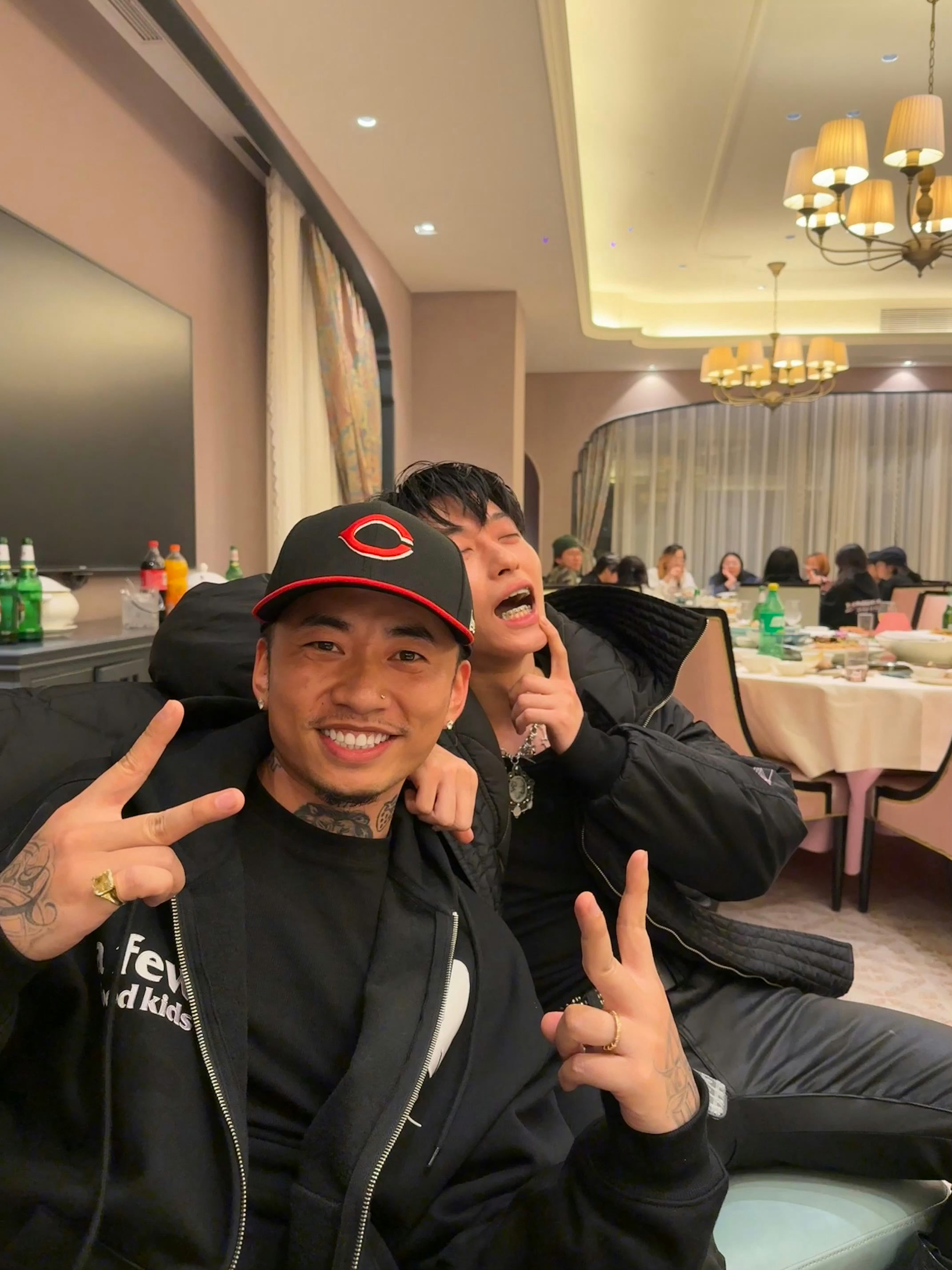 马思唯和沧桑最新合影！马思唯