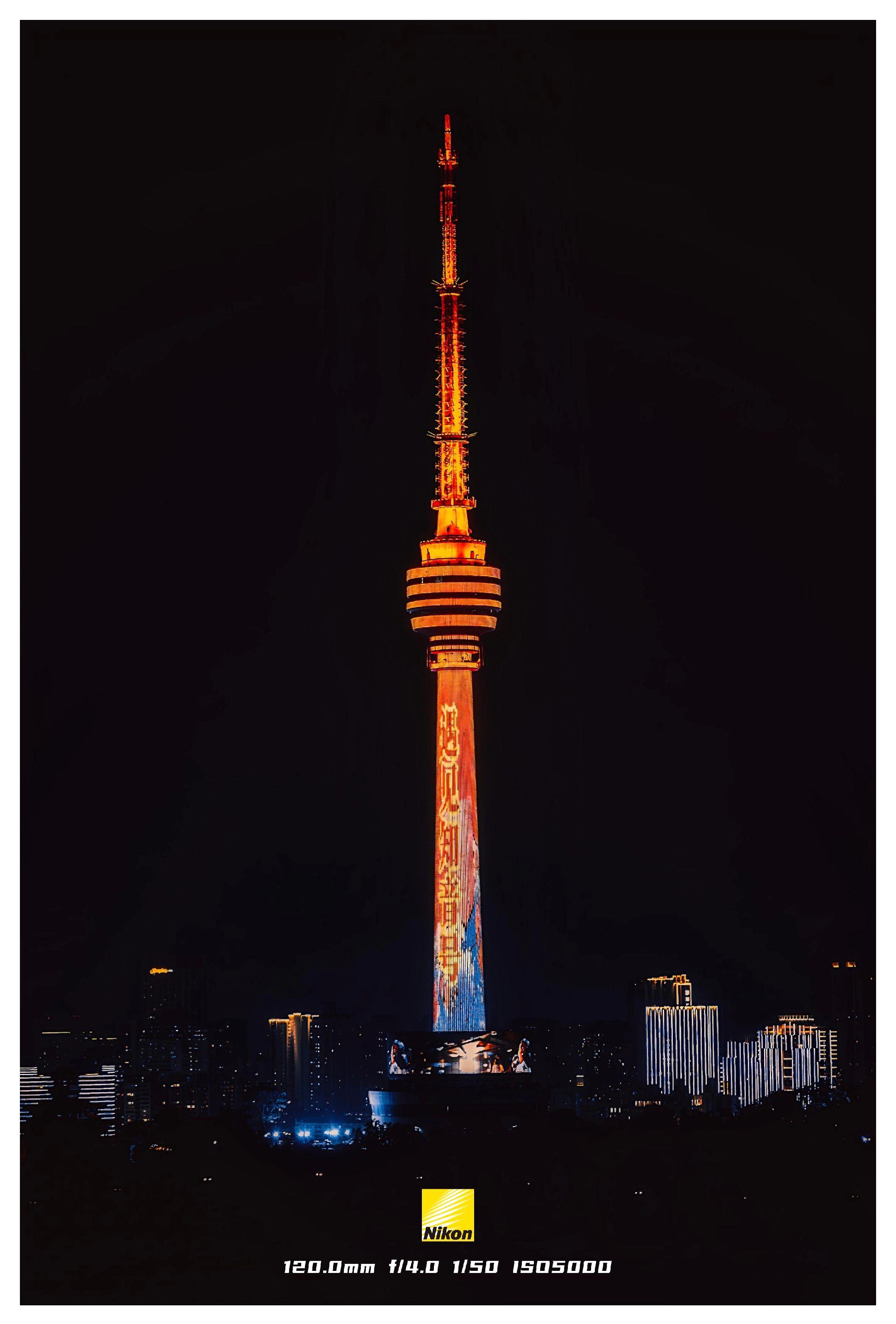 带着尼康去看看世界！！！在这灯火辉煌的城市夜景中，每一座闪烁的塔，每一...