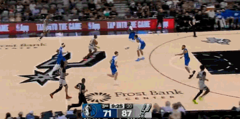 赤裸裸的藐视……太过分了
马刺这个球有点太欺负人了……
马刺这次进攻回合面对独行