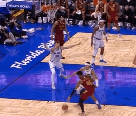 逐帧拆解：米切尔技术细节解析，爆砍36分率队大胜魔术图1米切尔持球推过半场后立即