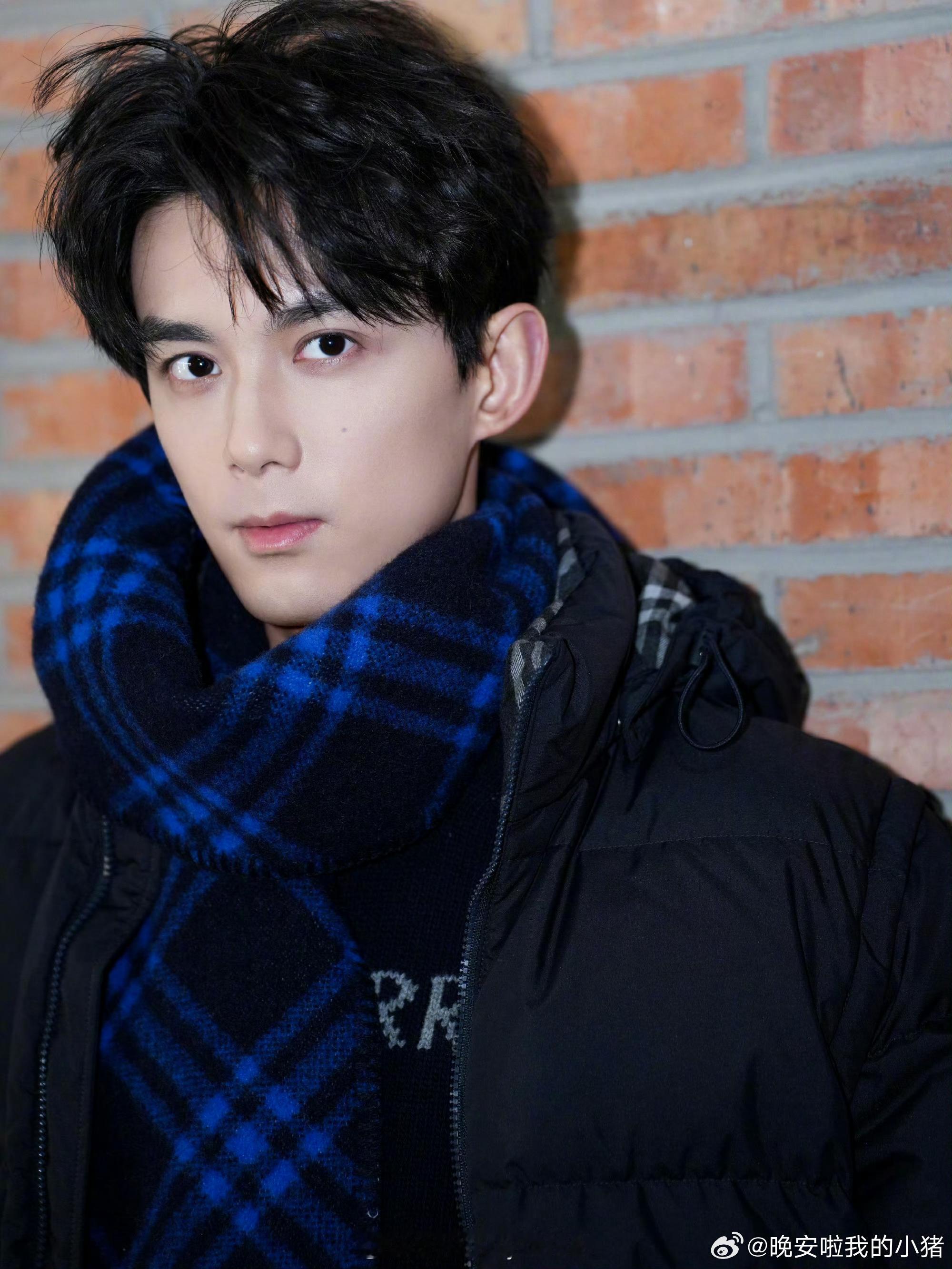 吴磊张婧仪张康乐 Burberry 新图，好温暖的围巾 Look