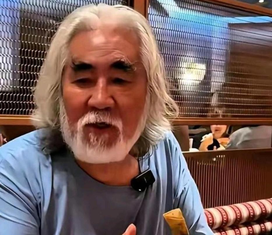 这事儿是真的，上个月传得可热闹了，张纪中这回是真下狠手了。

“一股老年味，走路