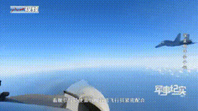 歼-15伴飞F/A-18，这不是神话也不是玩笑，而是海军航母拿敌练兵的具象化场景