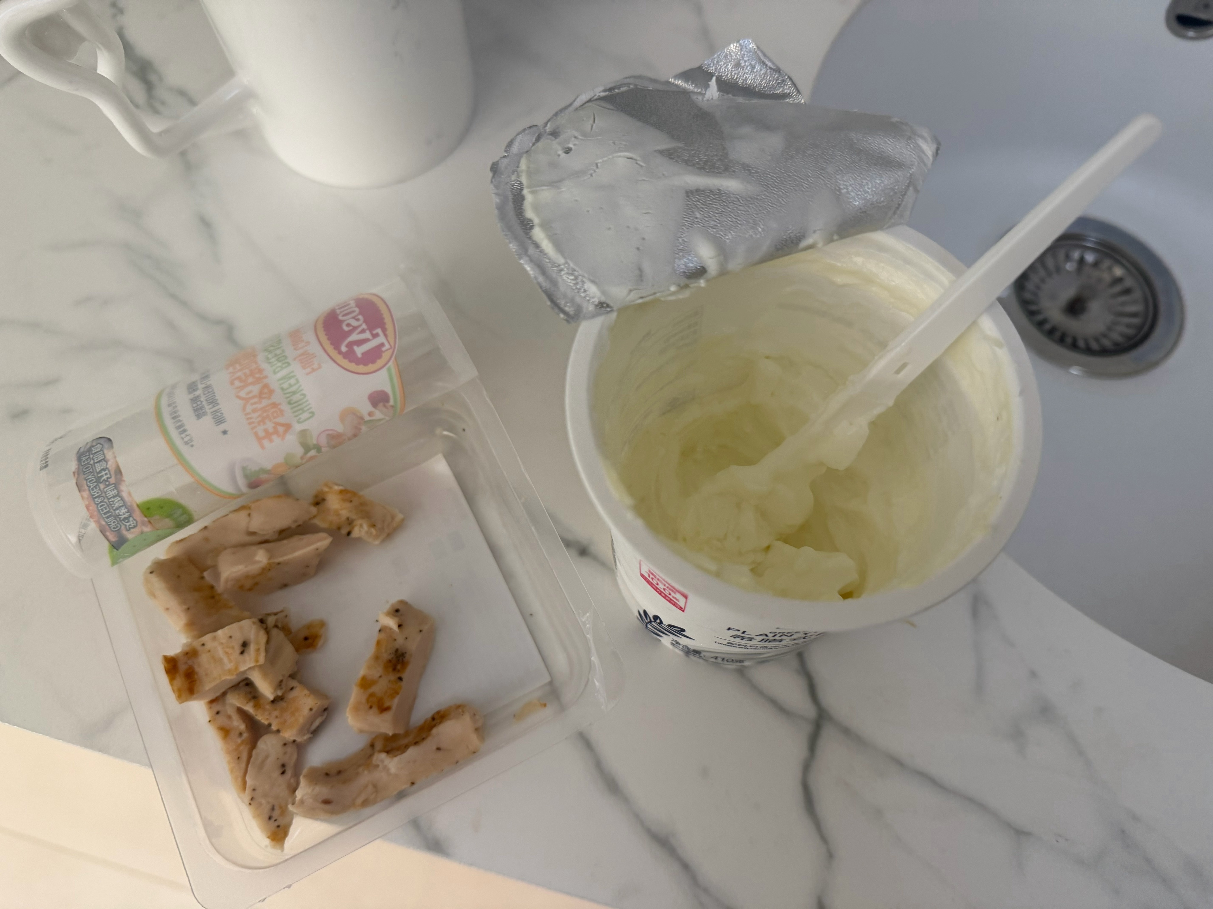 吃夜宵了希腊酸奶➕鸡胸肉确实开胃