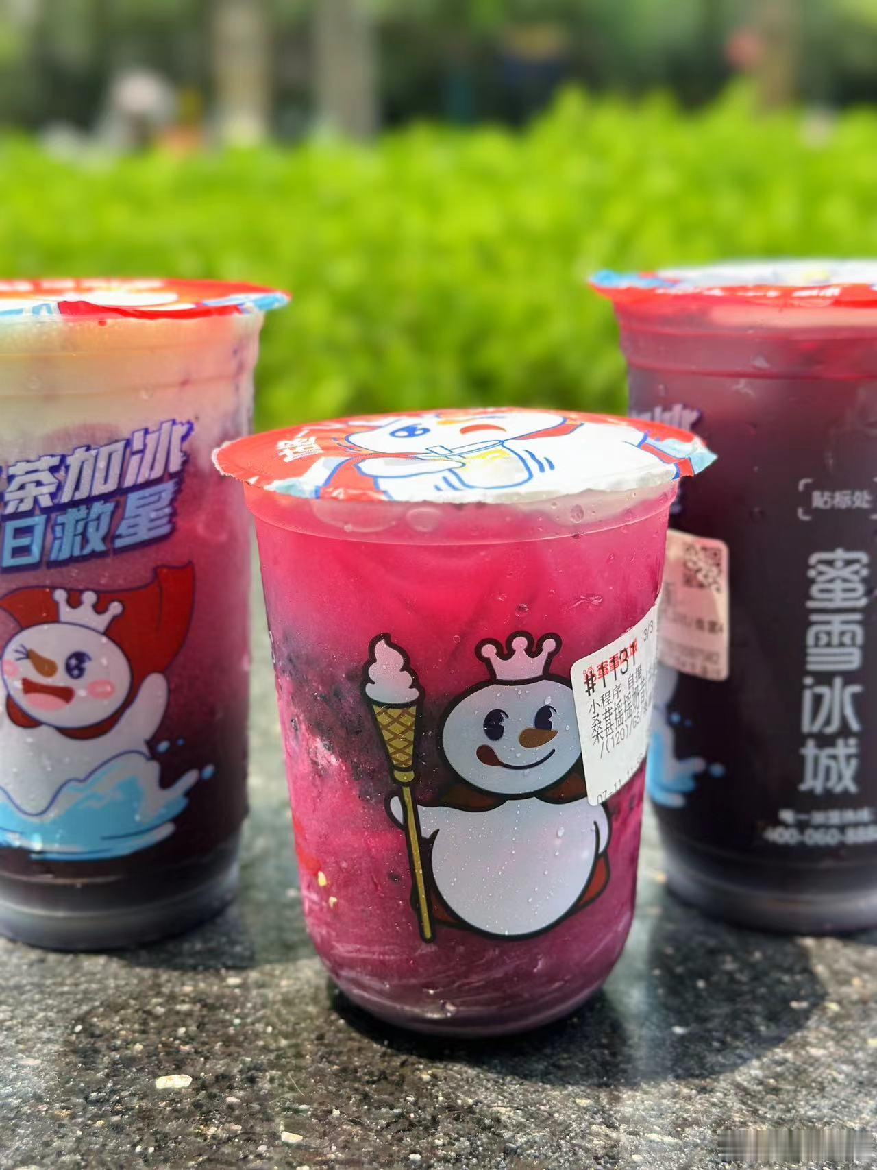 #为什么吃桑葚皮肤会变好# 咱就是说小雪桑葚系列的饮品真的完全就是我的最爱，反正