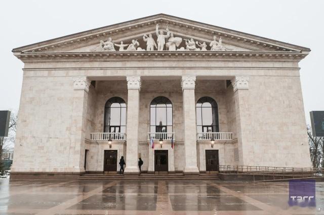 在马里乌波尔开设了重建的戏剧剧院 