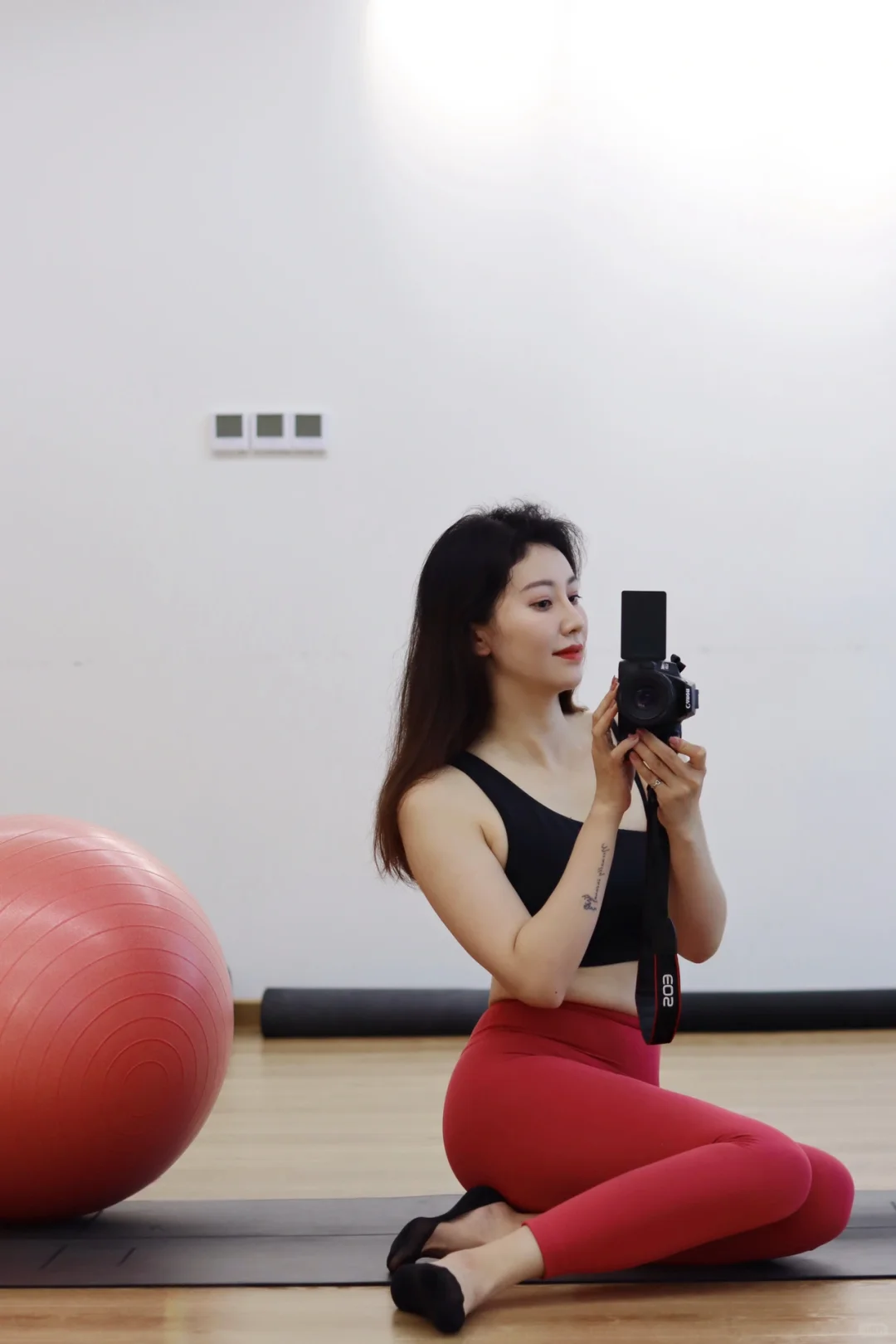 当喜欢瑜伽的小姐姐拥有了相机之后….