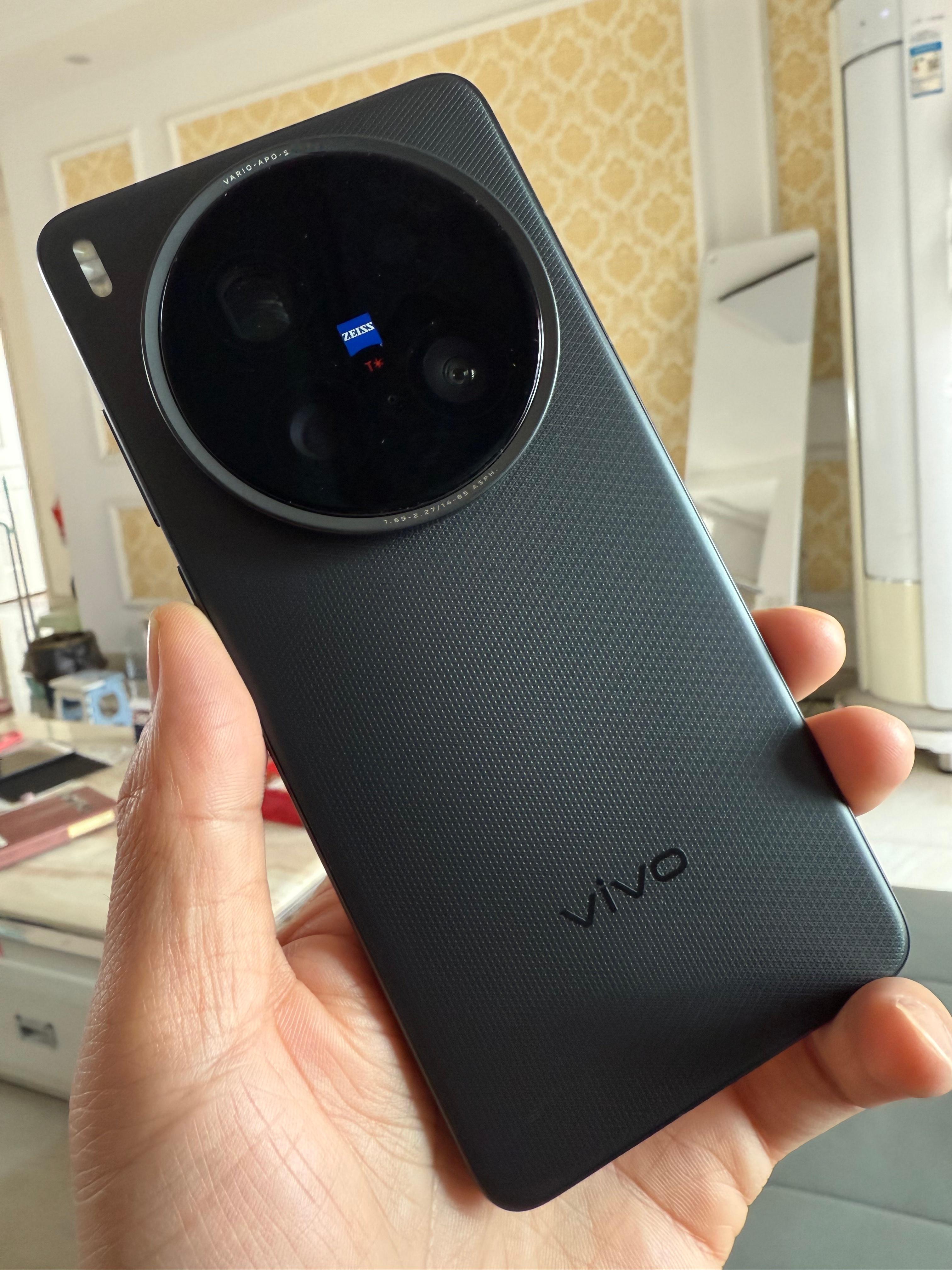 vivo x200Ultra 拿到了，据说拍照拍视频都很牛，接下来好好体验下。 