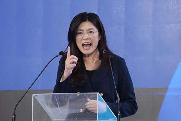 别再被骗了，那个整天把“保护你”挂在嘴边的所谓“远方盟友”，其实正拿着刀叉、围着