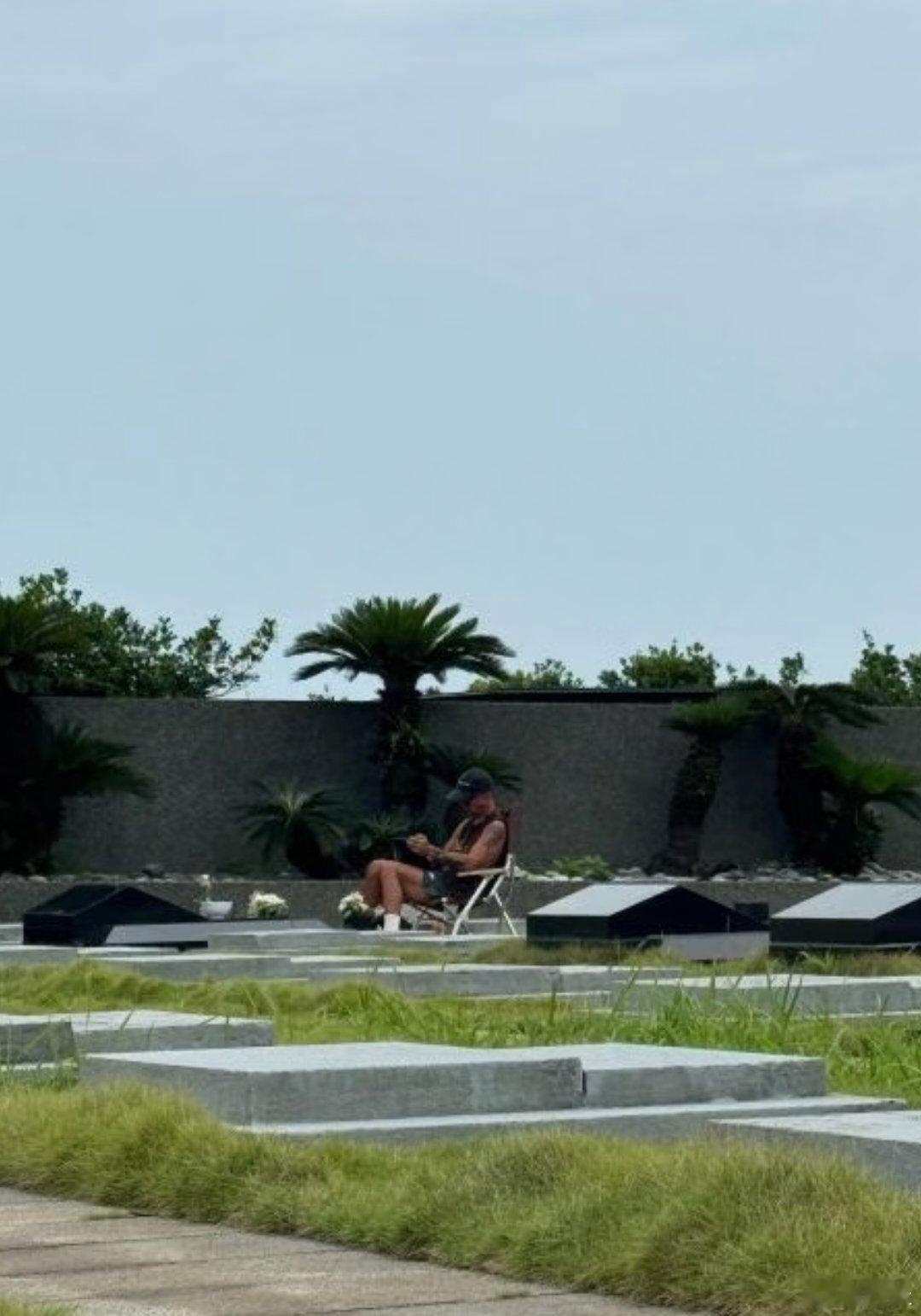 具俊晔每天去墓园看大S有人说具俊晔是做戏，能做到这种程度上怎么可能只是为了做戏，