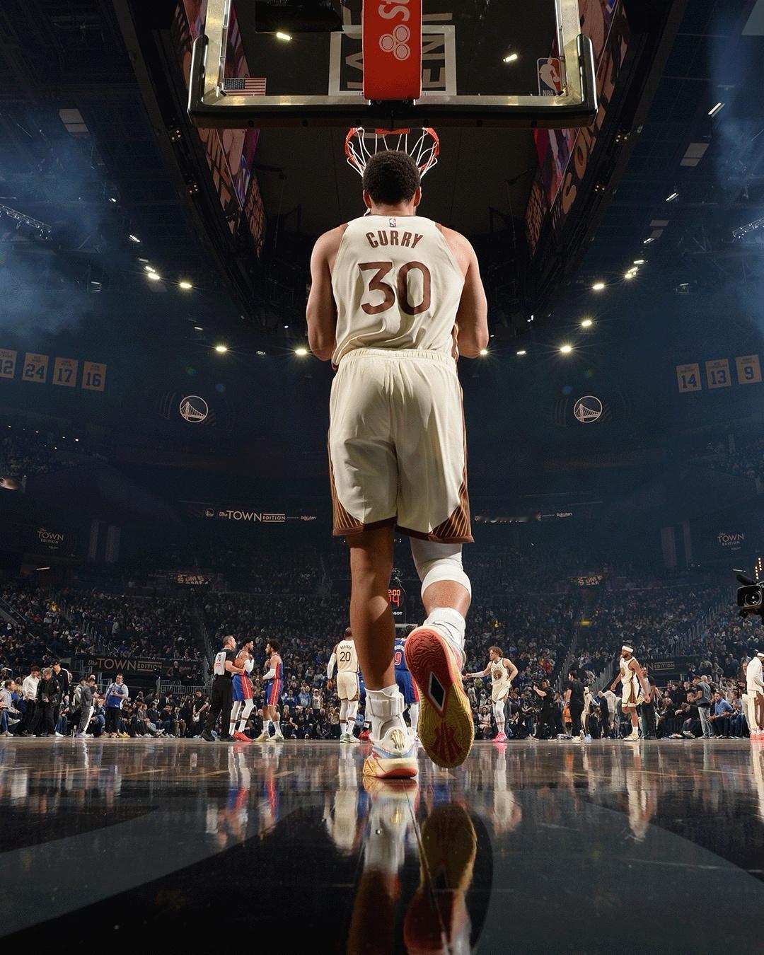 正赛又穿ANTA KAI 3了 