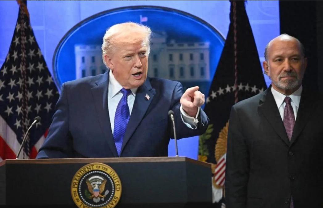 美国紧急踩了刹车！特朗普刚宣布将关税从 10% 提高至 15% 之后，美国很快对