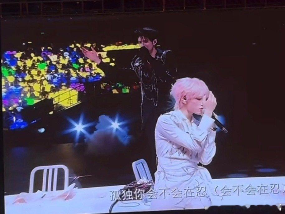 朱志鑫苏新皓罗生门朱志鑫苏新皓终于对唱罗生门 浪漫主义演唱会高光时刻！锁定朱志鑫