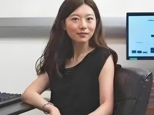 “我宁愿在美国住下水道，翻垃圾！也不回中国！”谁能想到，说出这句话的人，竟然是满