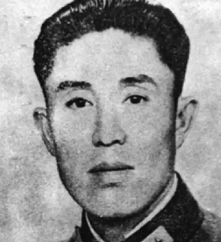 1983年，郑洞国的前妻想复婚，郑洞国的子孙都同意，但郑洞国却摇头拒绝：“她来了