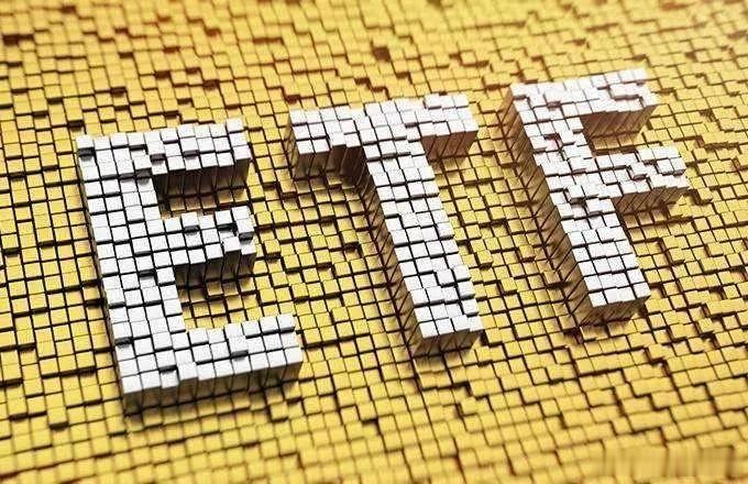 进入7月份以后，市场风格开始发生变化，前期强势的光、芯赛道陷入调整，有几个盘面信