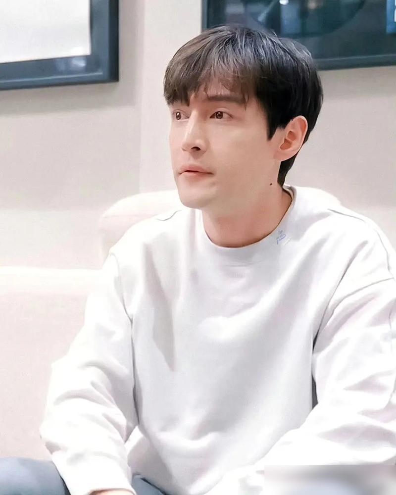 胡歌拒演的烂剧，竟让杨幂孙俪直接封神？
你想想，杨幂靠宫一夜爆红，流量女王的帽