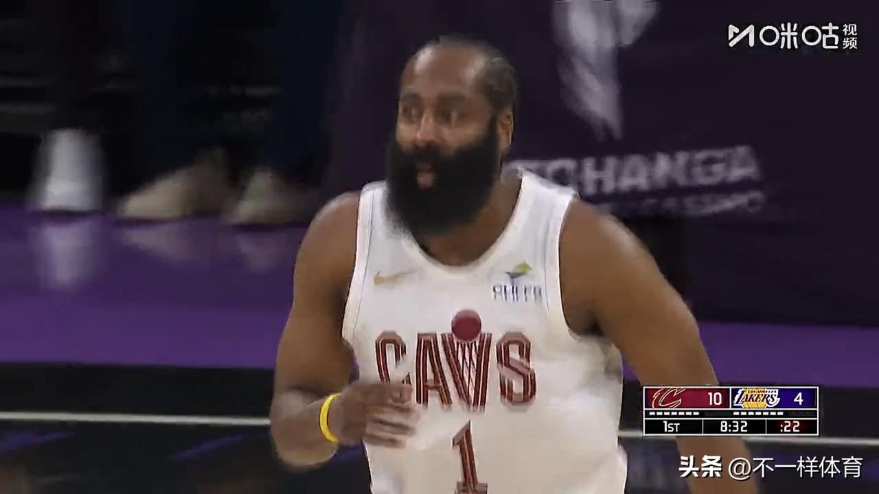 骑士队第四节直接换替补打不过，哈登17分，米切尔10分，东契奇42分12助攻，詹