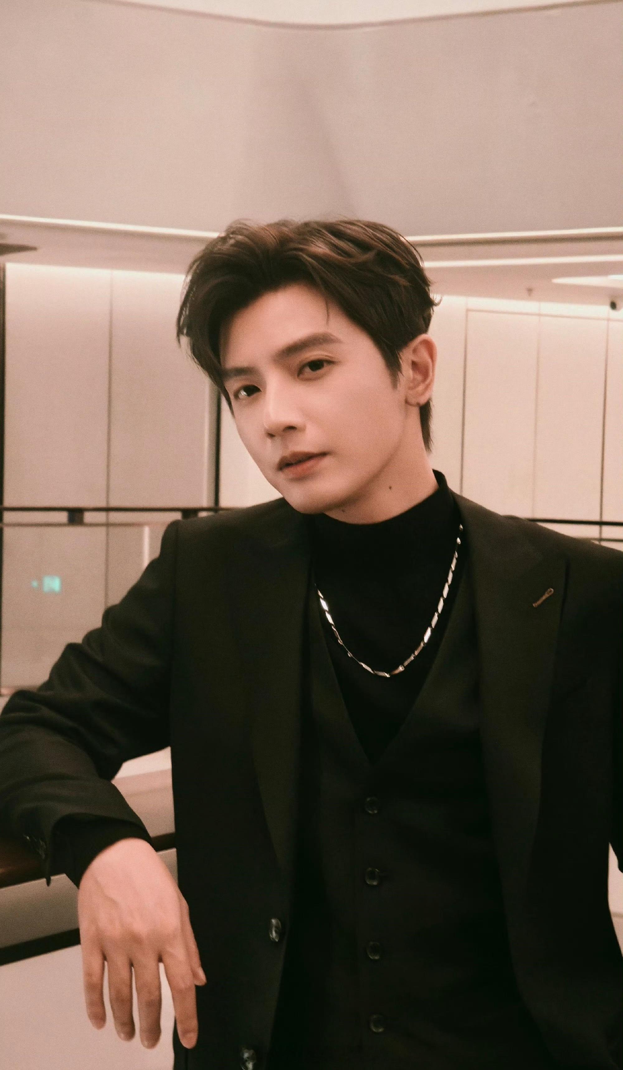 何聪睿说接受大家的批评和指正何聪睿为个人言论道歉何聪睿发文回应争议