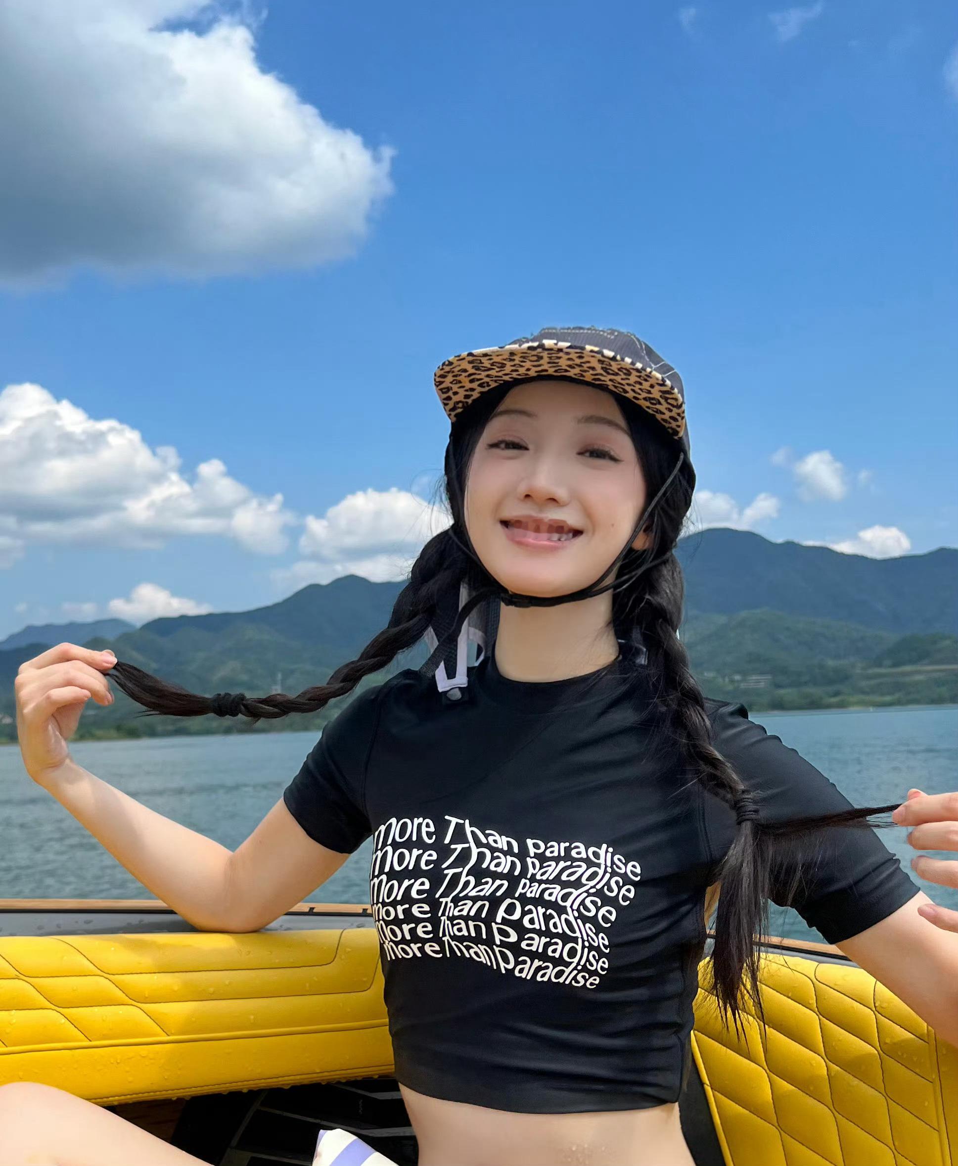 黄羿千岛湖冲浪🏄🏻‍♀️ ​​​