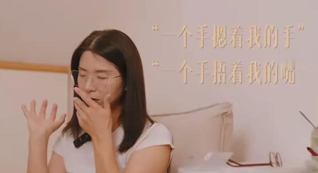 在崔丽丽事件中，最令人佩服的其实是隔壁那个伙计。他深夜不睡，主动录音，还精准转交