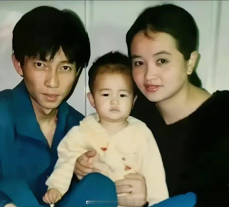 谁能想到这个小女孩以后会是娱乐圈一线女明星？ ​​​