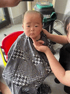 这发型，哈哈哈，挺有个性的