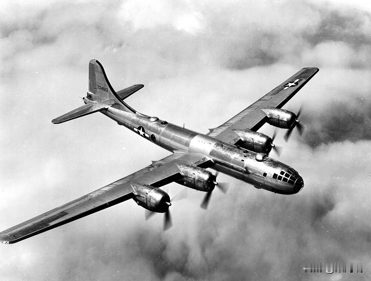 1944 年 7 月 29 日，三架美国 B-29 轰炸机迫降在苏联远东的一个机