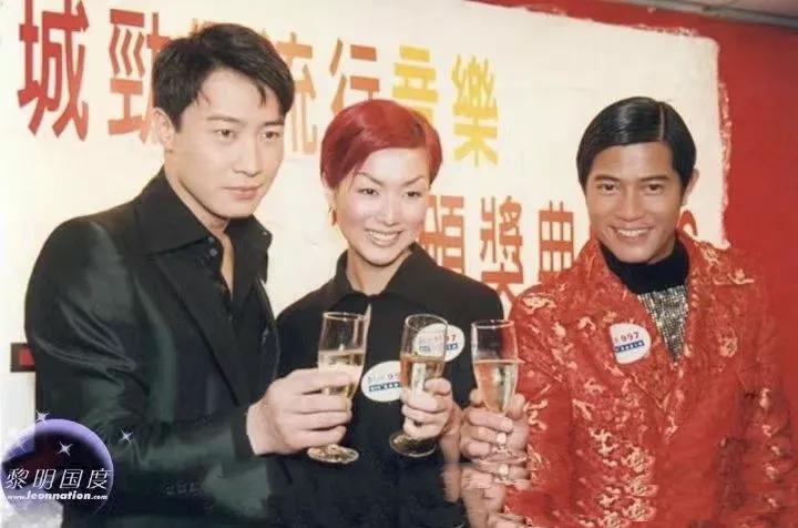 去黎明国度粉丝贴吧，看了一下。黎明粉丝居然把黎明 郑秀文 郭富城合照放出来

黎