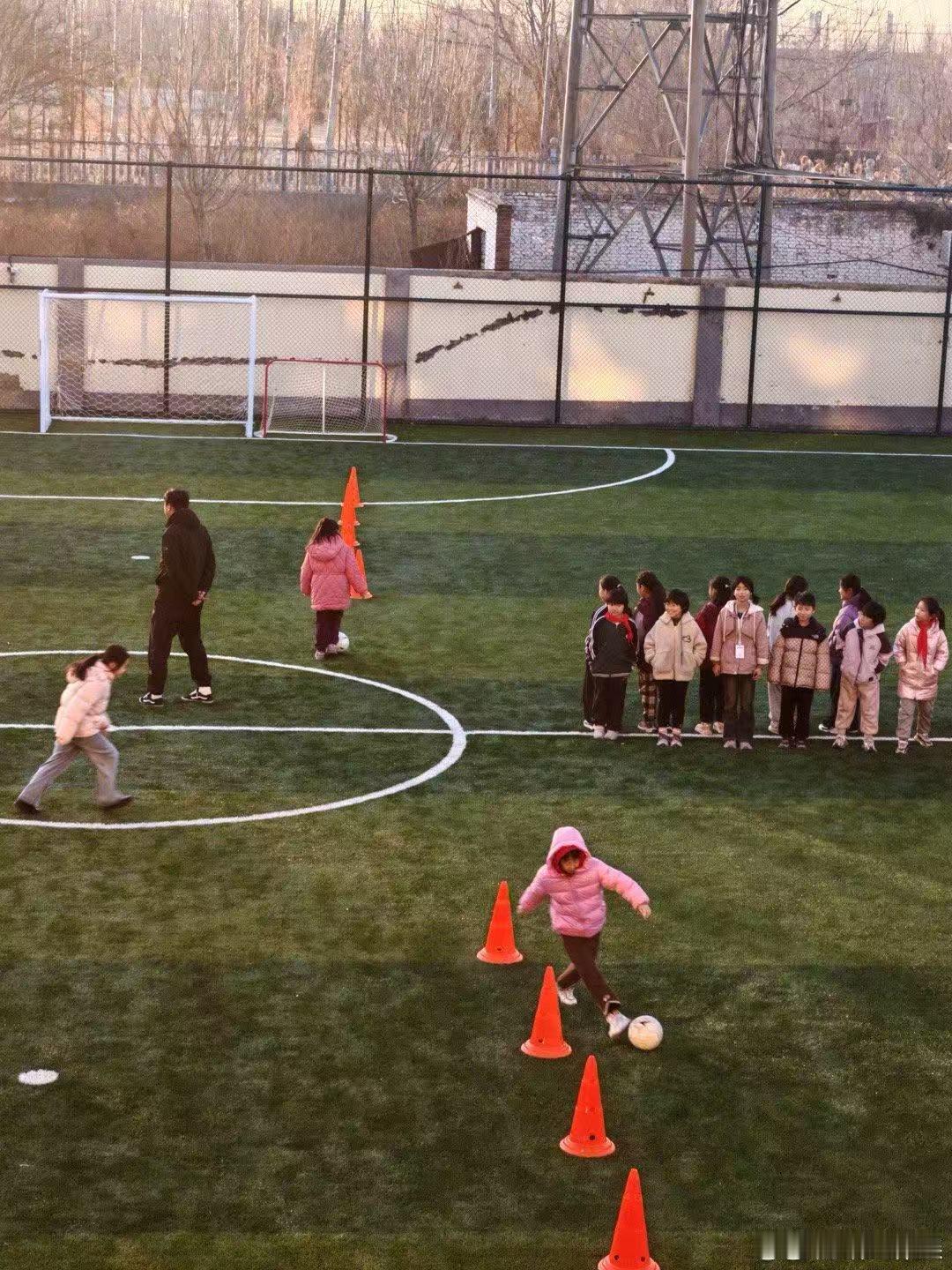 鹿晗第12座公益球场启用鹿晗第12座公益球场正式启用鹿晗第12座公益球场正式启用