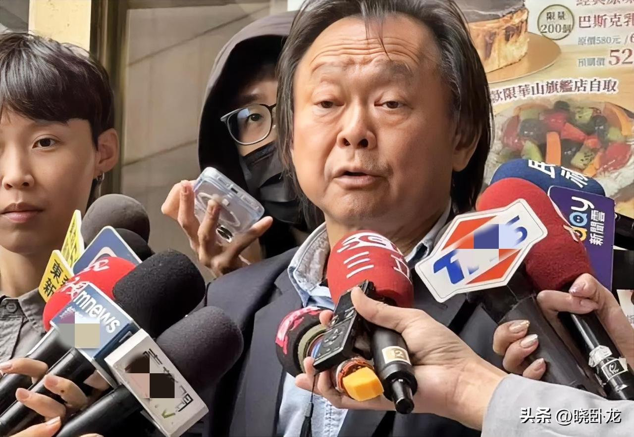 柯文哲哽咽着说他老婆在家里“跪着擦地板”，没想到今天（4月1号）王世坚说：“我太