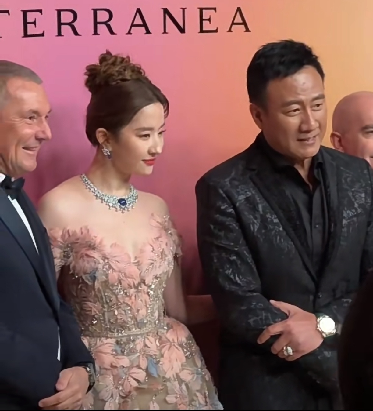 #刘亦菲胡军同框##是王语嫣和乔峰# 哇偶，王语嫣和乔峰诶 ​​​