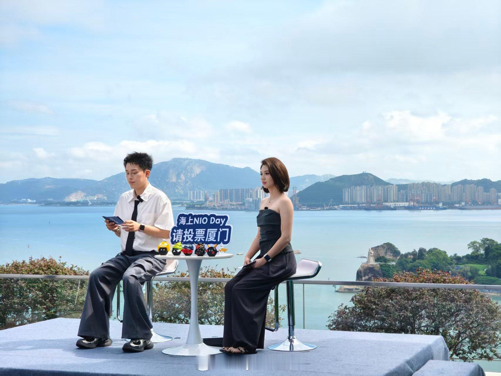 这就是今天申办NIODAY直播的厦门主会场了，背后就是美丽的鼓浪屿！nioday