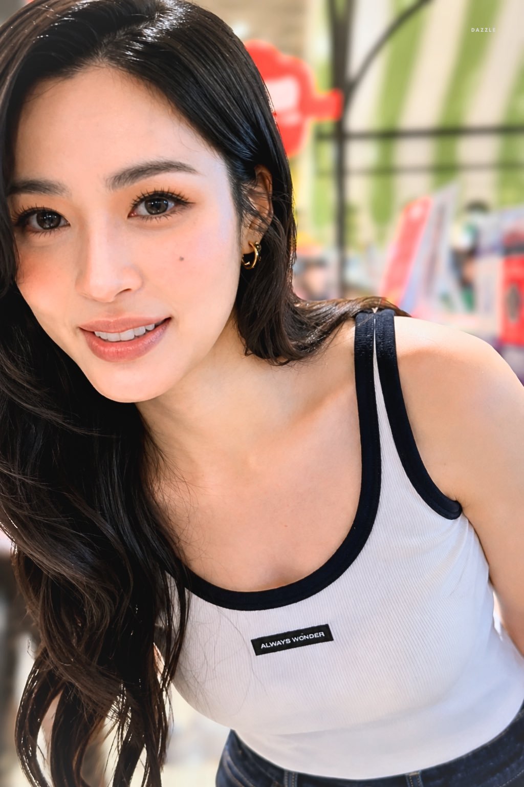 姐姐这样盯着你的话 她要什么就都给她吧