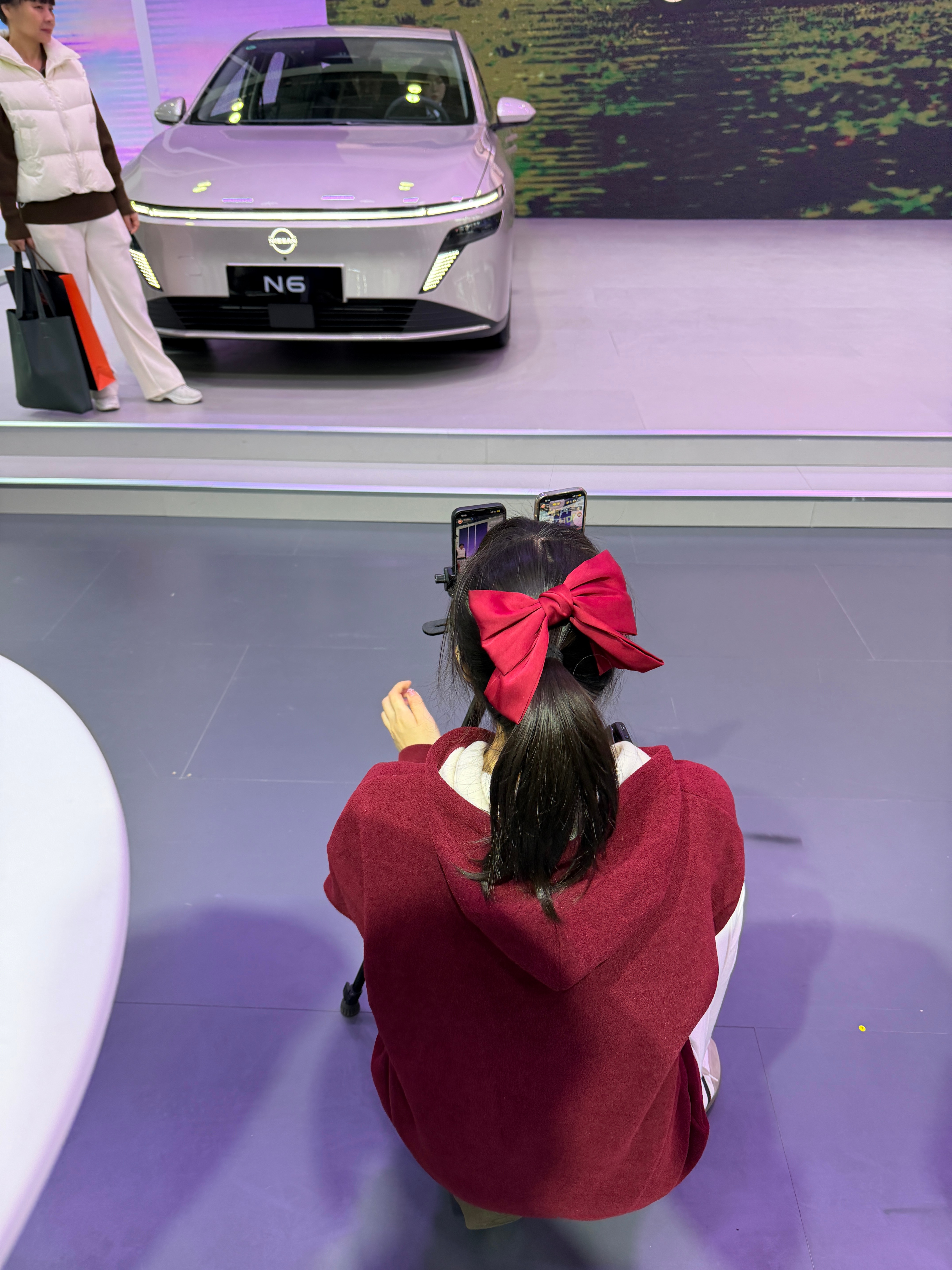 每次车展都很敬佩现场的直播销售，从一早上播到闭馆，全程高能量持续输出，真的很累。