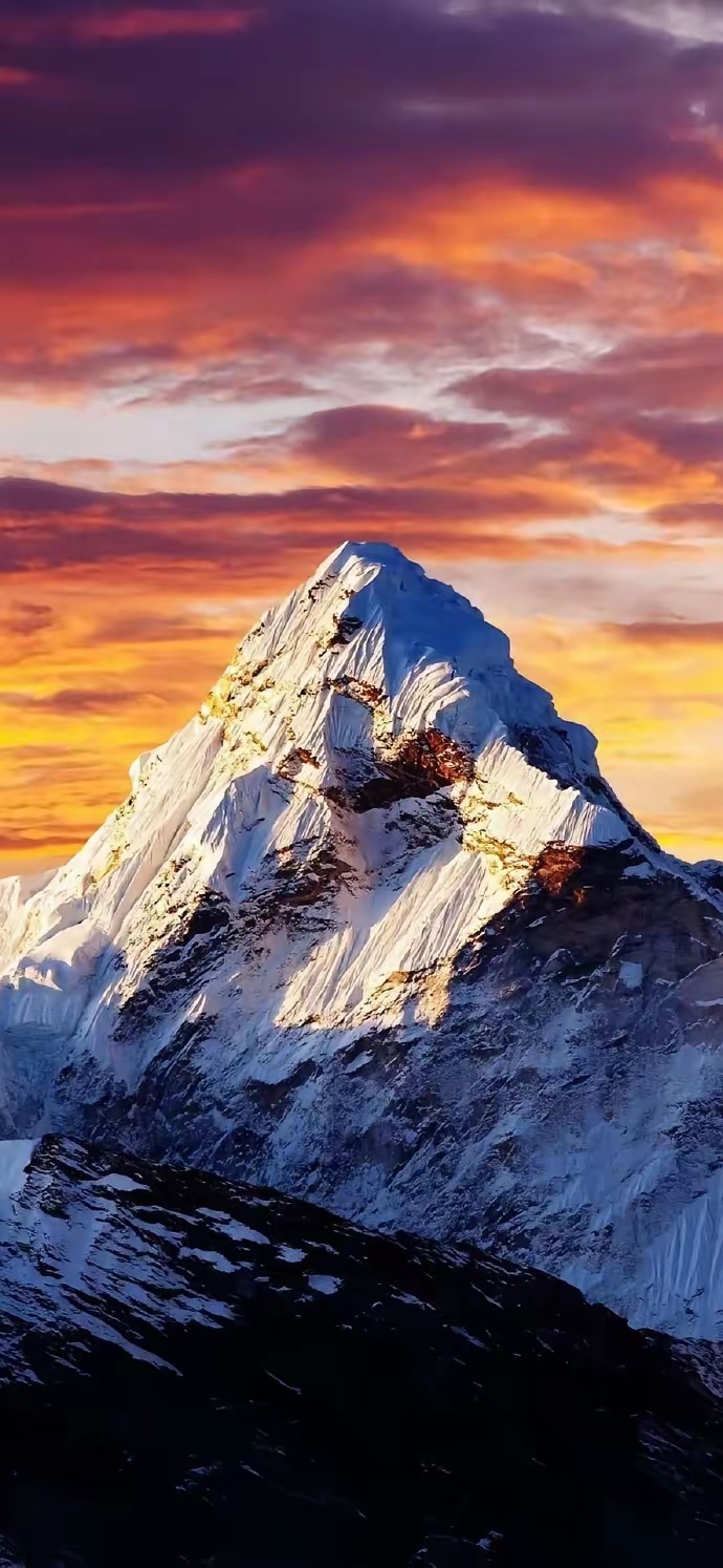 明天看盘要点1.商业航天今天延续杀跌退潮，后排补涨补跌。龙头航天FZ连续三天大幅