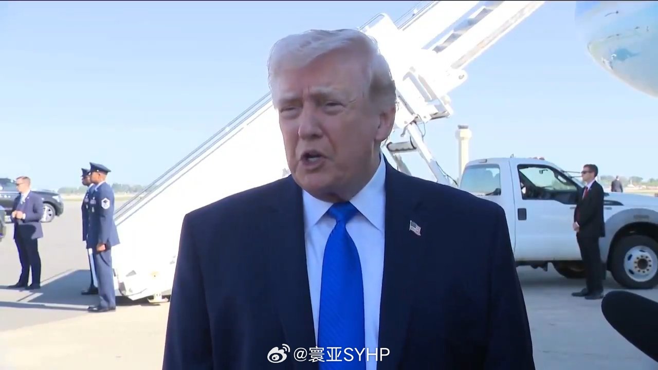 特朗普回应伊朗石油制裁豁免自己骗自己称伊朗拿不到钱记者：财政部解除了对伊朗石油的