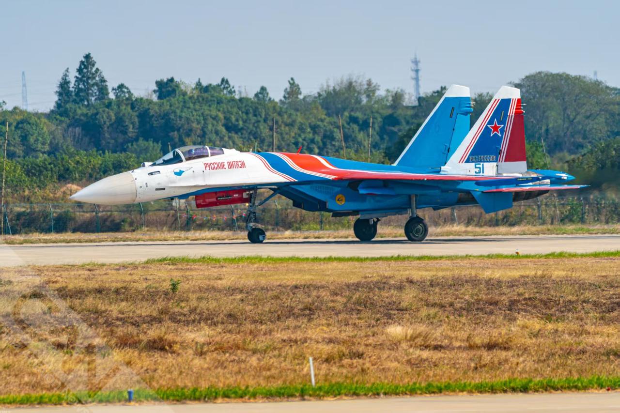 10月28日，俄罗斯“勇士”飞行表演队落地南昌，将参加2025年南昌飞行大会。据