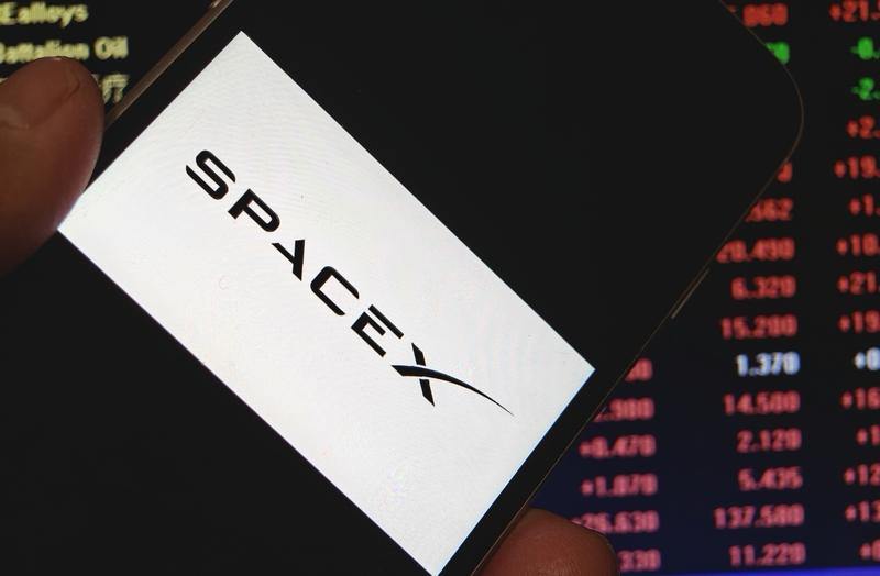 美媒4月1日消息，SpaceX或许已秘密提交IPO申请，估值超1.75万亿美元。